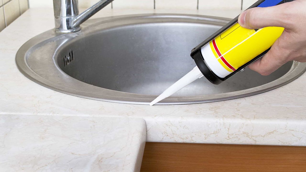 Kitchen & Bath Silicone Sealing Caulking