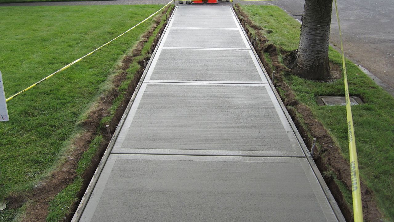 Concrete Driveway & Sidewalks