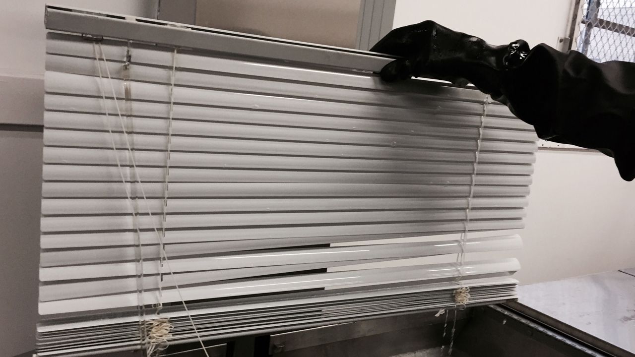 Ultrasonic Blind Cleaning