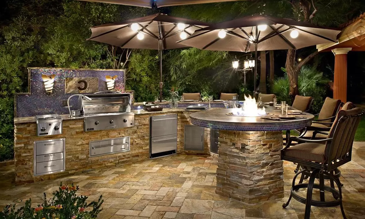 Outdoor Kitchens